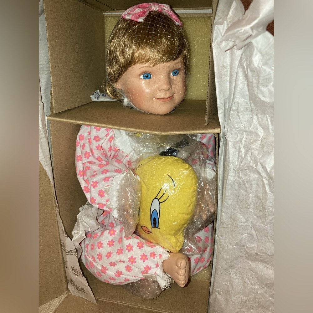 NEW “A SNUGGLE WITH TWEETY” #93023 ASHTON-DRAKE - ORIGINAL BOX & COA